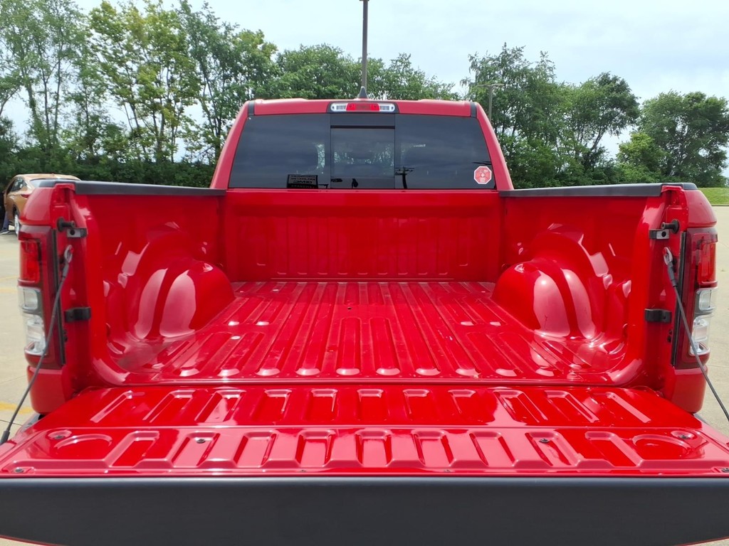Ram 1500 Vehicle Full-screen Gallery Image 18