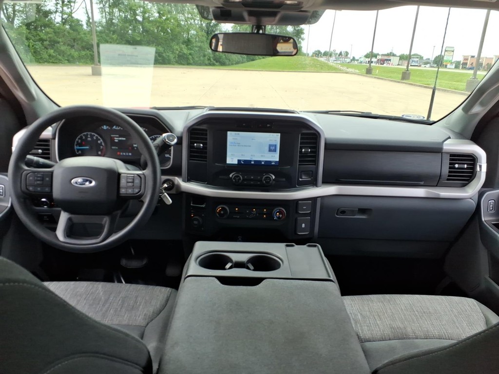 Ford F-150 Vehicle Full-screen Gallery Image 4