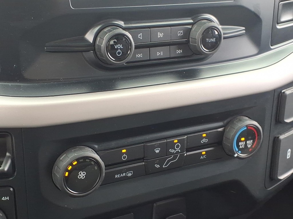 Ford F-150 Vehicle Full-screen Gallery Image 10