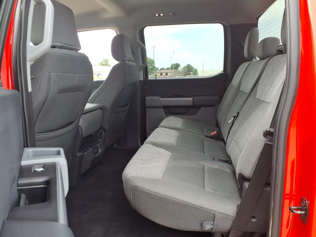 Ford F-150 Vehicle Full-screen Gallery Image 16