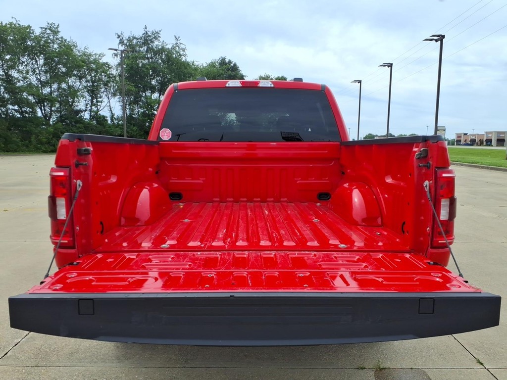 Ford F-150 Vehicle Full-screen Gallery Image 17