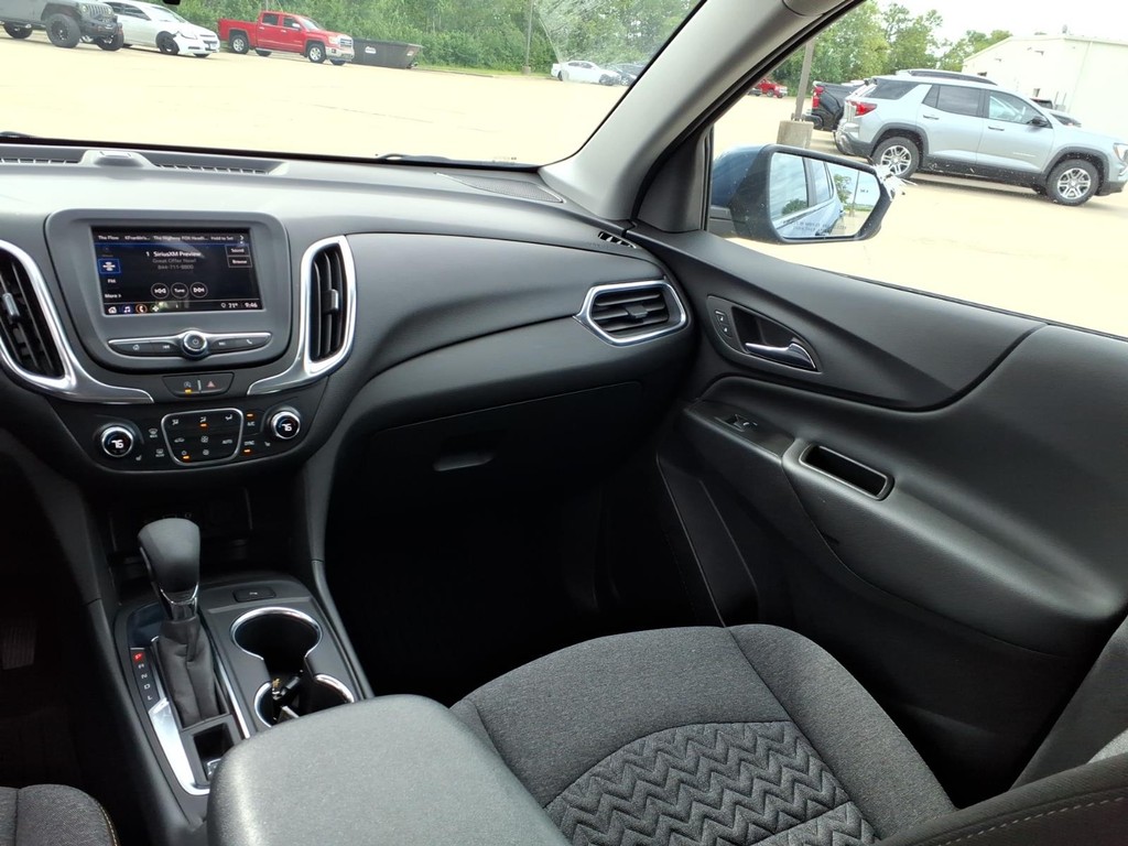 Chevrolet Equinox Vehicle Full-screen Gallery Image 5