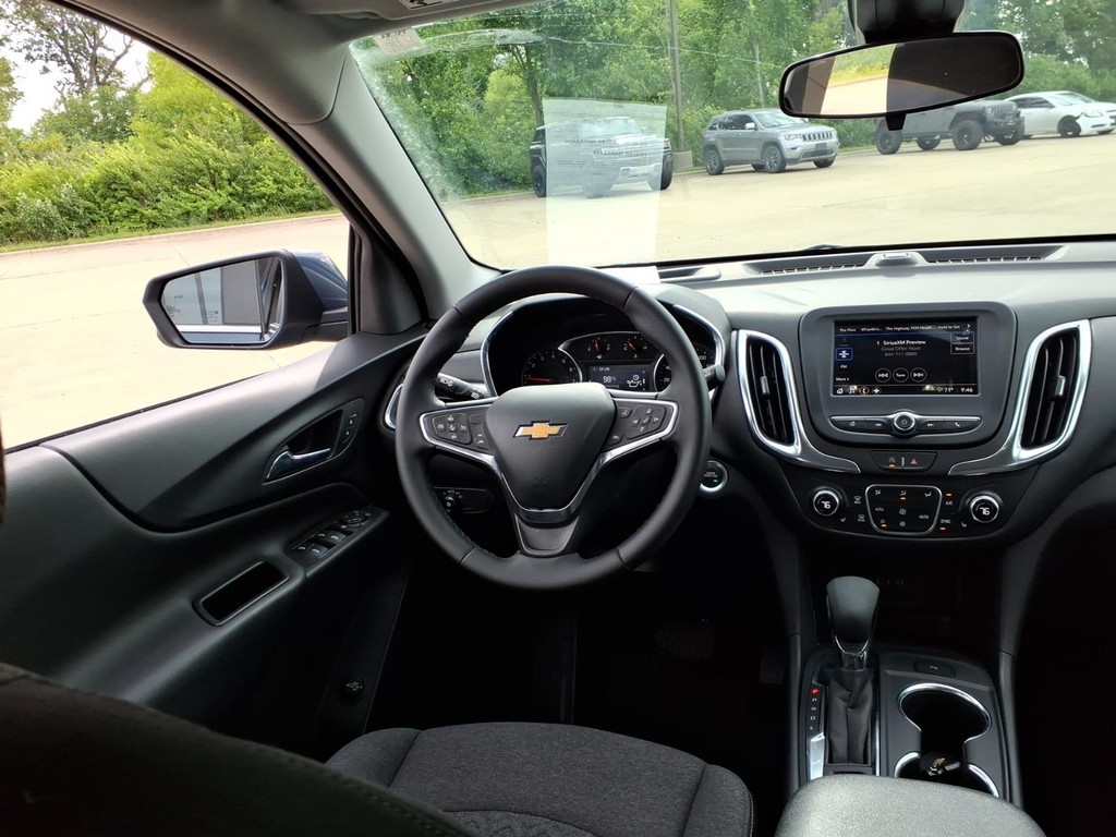 Chevrolet Equinox Vehicle Full-screen Gallery Image 6