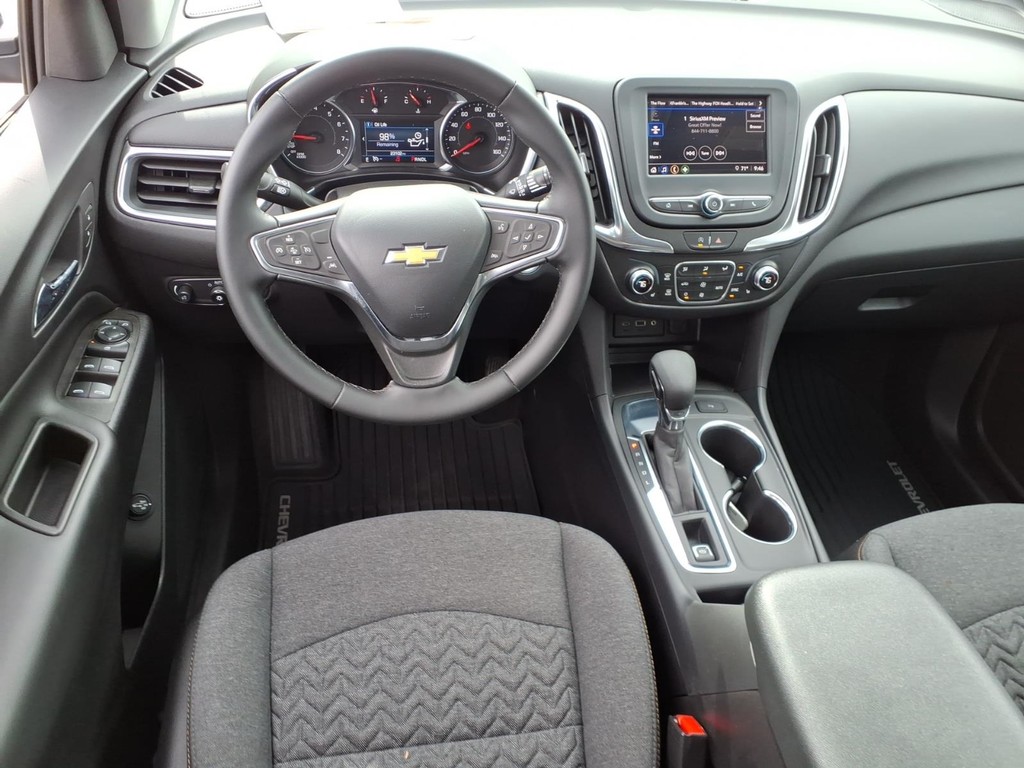 Chevrolet Equinox Vehicle Full-screen Gallery Image 7