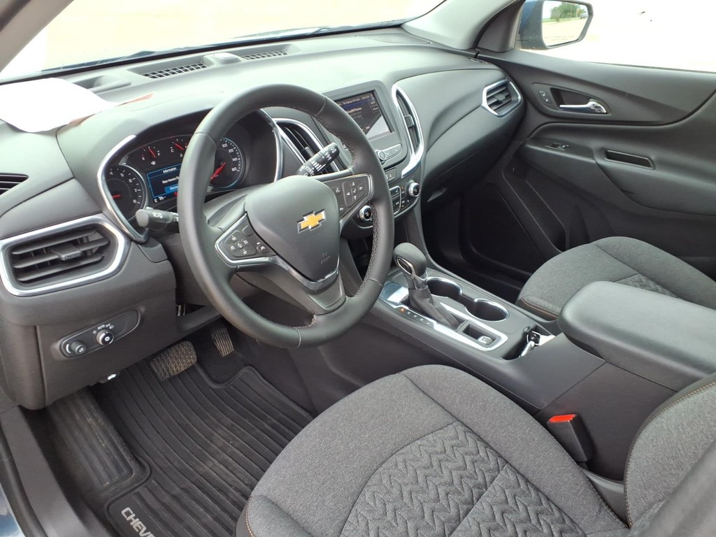 Chevrolet Equinox Vehicle Full-screen Gallery Image 16