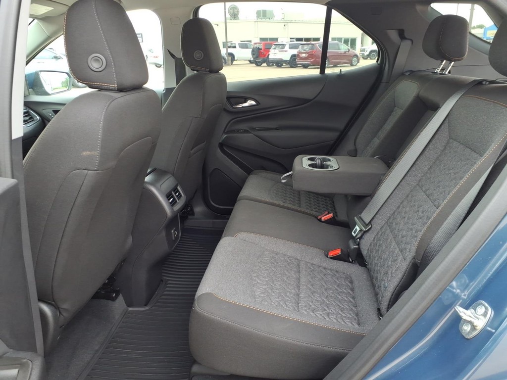 Chevrolet Equinox Vehicle Full-screen Gallery Image 17