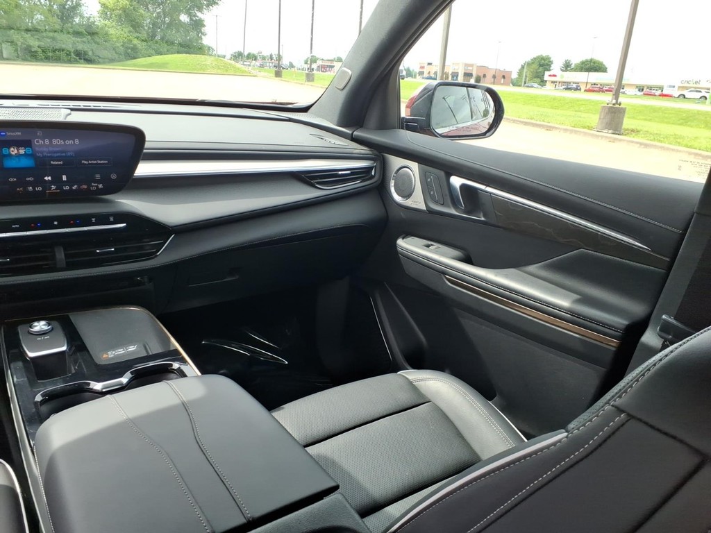 Buick Enclave Vehicle Full-screen Gallery Image 5