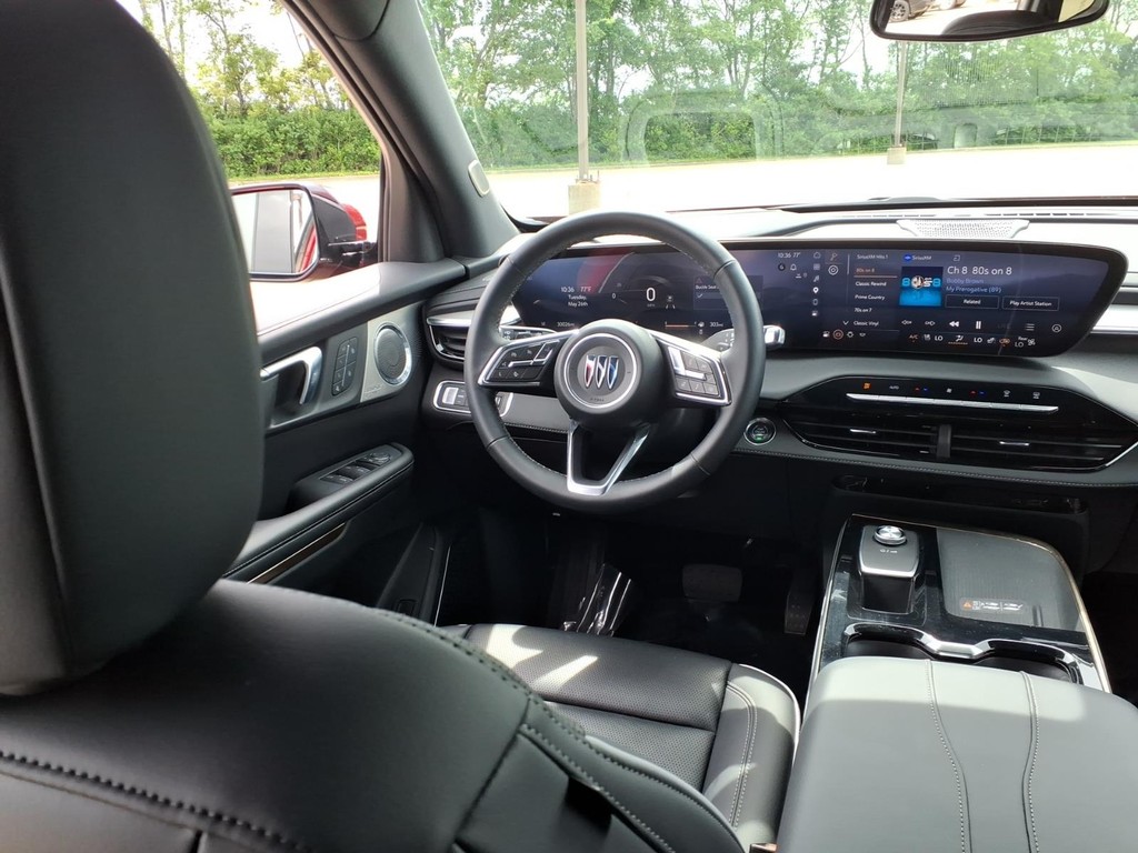 Buick Enclave Vehicle Full-screen Gallery Image 6