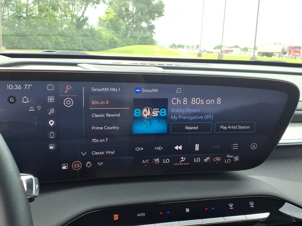 Buick Enclave Vehicle Full-screen Gallery Image 8