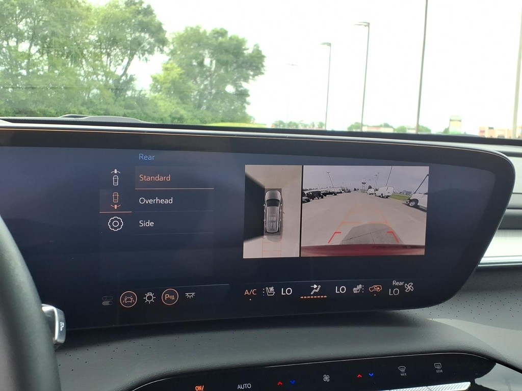 Buick Enclave Vehicle Full-screen Gallery Image 9