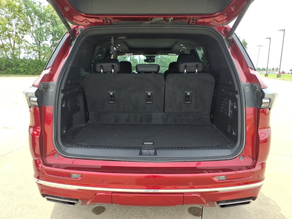 Buick Enclave Vehicle Full-screen Gallery Image 17