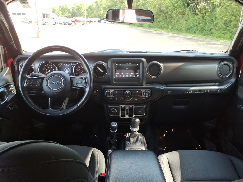 Jeep Wrangler Vehicle Full-screen Gallery Image 4