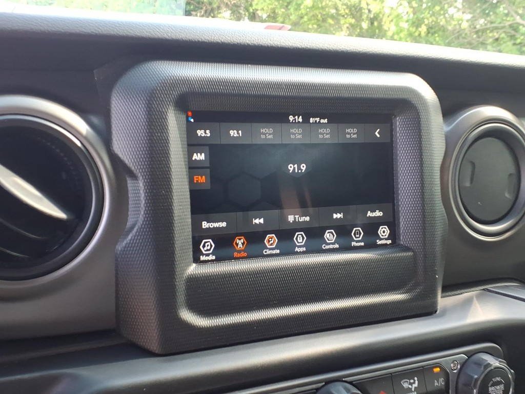 Jeep Wrangler Vehicle Full-screen Gallery Image 8