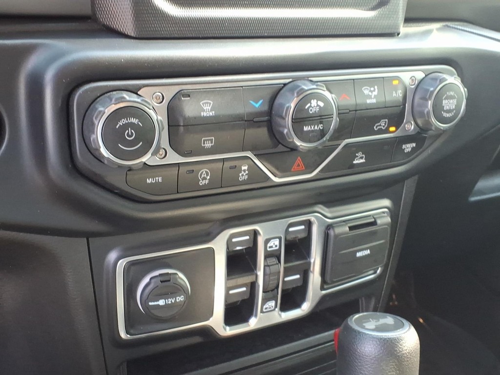 Jeep Wrangler Vehicle Full-screen Gallery Image 10