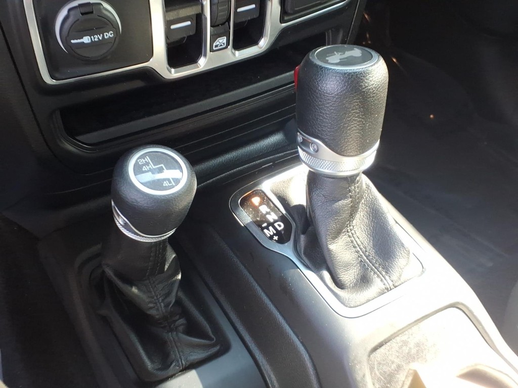 Jeep Wrangler Vehicle Full-screen Gallery Image 11