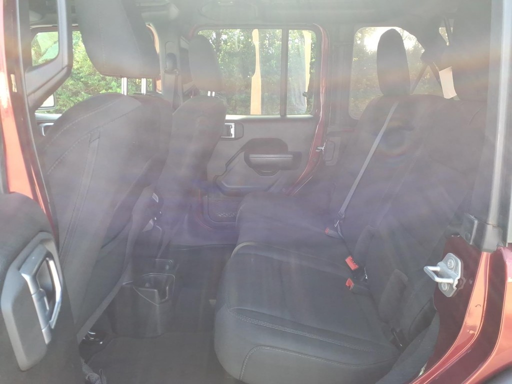 Jeep Wrangler Vehicle Full-screen Gallery Image 17