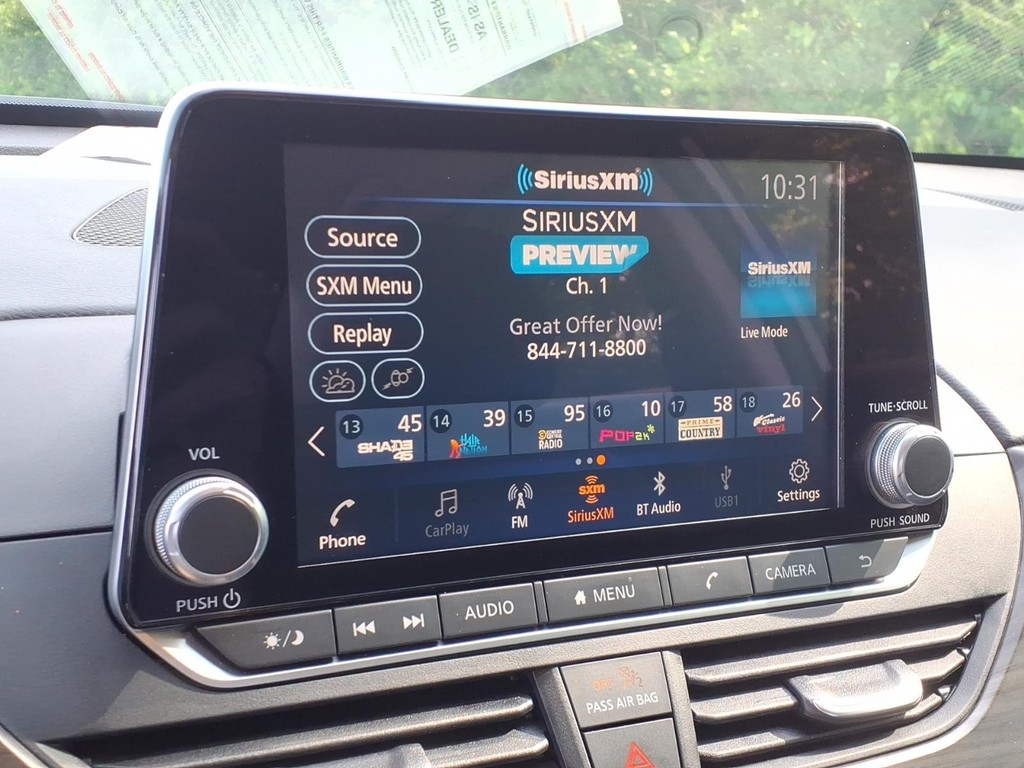 Nissan Altima Vehicle Full-screen Gallery Image 8
