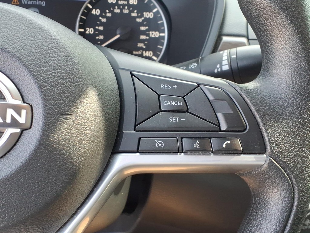 Nissan Altima Vehicle Full-screen Gallery Image 13