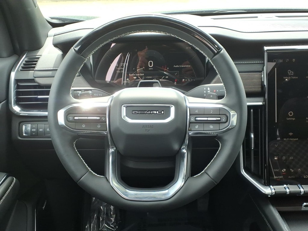 GMC Acadia Vehicle Full-screen Gallery Image 4