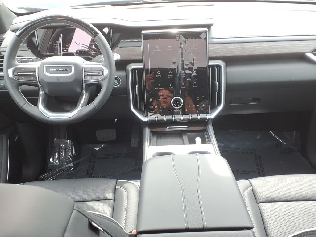 GMC Acadia Vehicle Full-screen Gallery Image 6