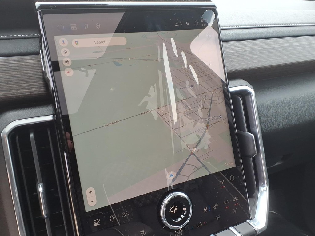 GMC Acadia Vehicle Full-screen Gallery Image 9