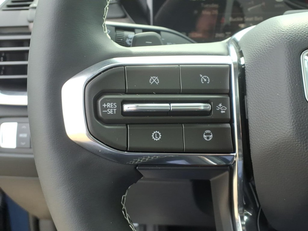 GMC Acadia Vehicle Full-screen Gallery Image 11
