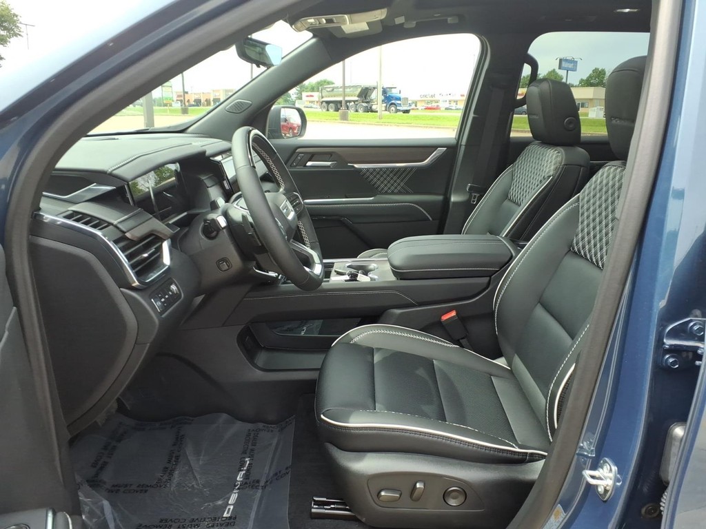GMC Acadia Vehicle Full-screen Gallery Image 18