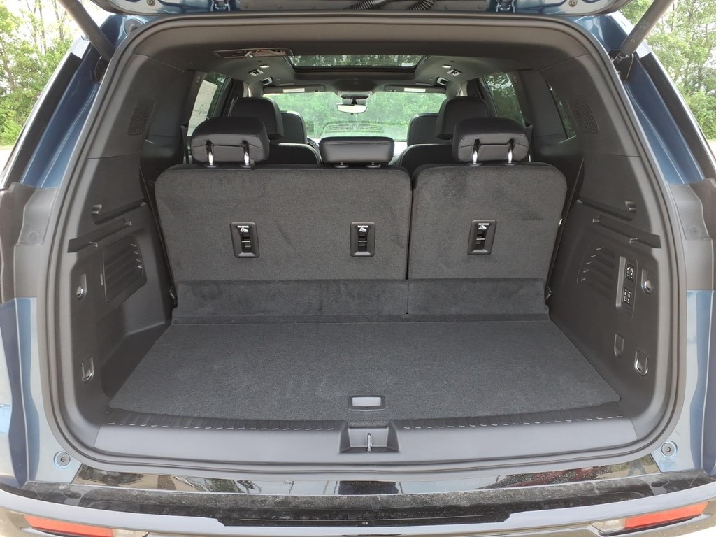 GMC Acadia Vehicle Full-screen Gallery Image 21
