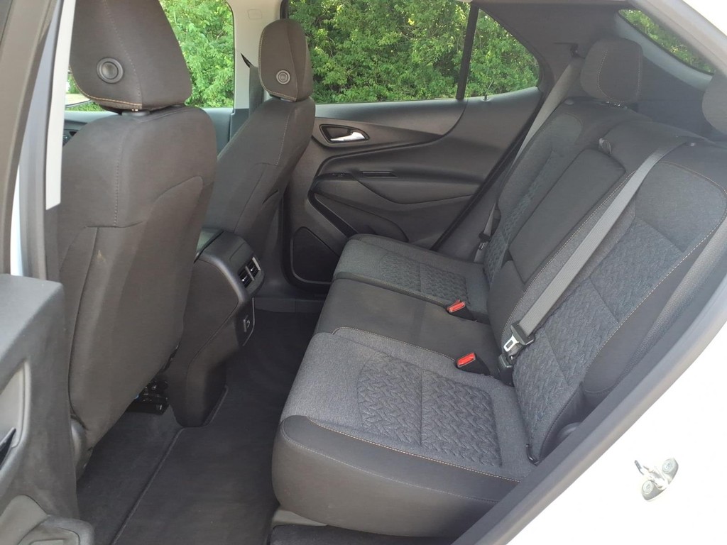 Chevrolet Equinox Vehicle Full-screen Gallery Image 17