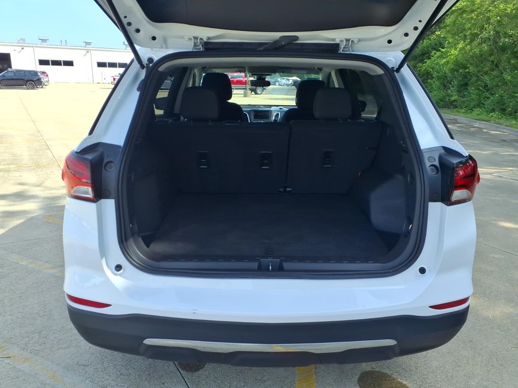 Chevrolet Equinox Vehicle Full-screen Gallery Image 18