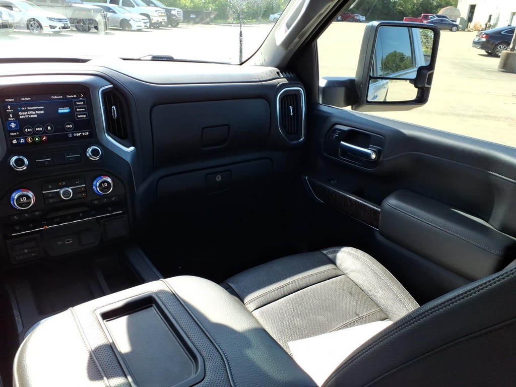 GMC Sierra 3500HD Vehicle Full-screen Gallery Image 5