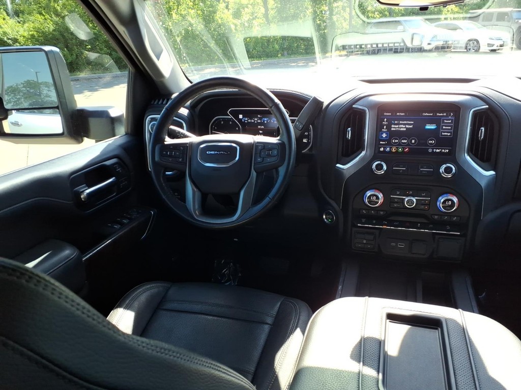 GMC Sierra 3500HD Vehicle Full-screen Gallery Image 6