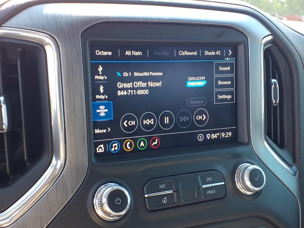 GMC Sierra 3500HD Vehicle Full-screen Gallery Image 8
