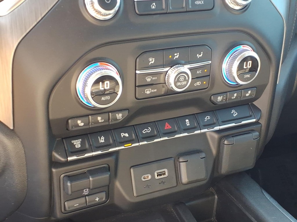 GMC Sierra 3500HD Vehicle Full-screen Gallery Image 10