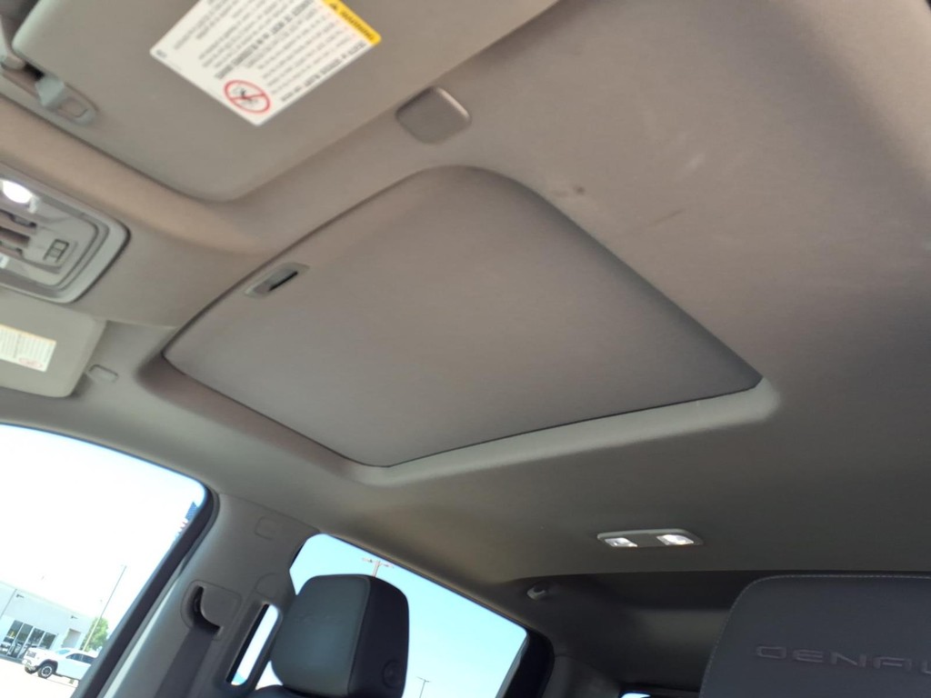 GMC Sierra 3500HD Vehicle Full-screen Gallery Image 17
