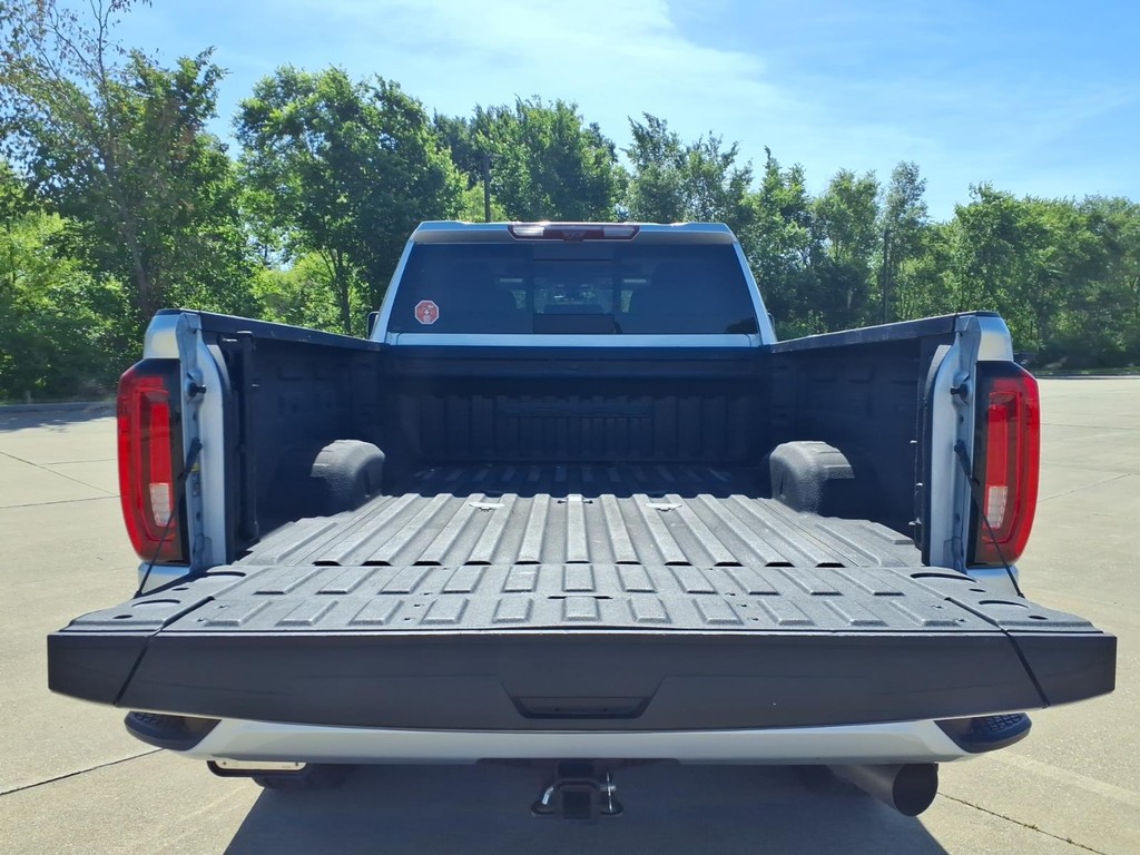 GMC Sierra 3500HD Vehicle Full-screen Gallery Image 19