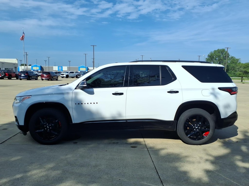 Chevrolet Traverse Vehicle Full-screen Gallery Image 02