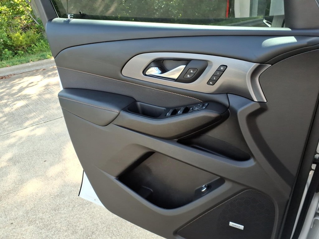 Chevrolet Traverse Vehicle Full-screen Gallery Image 16