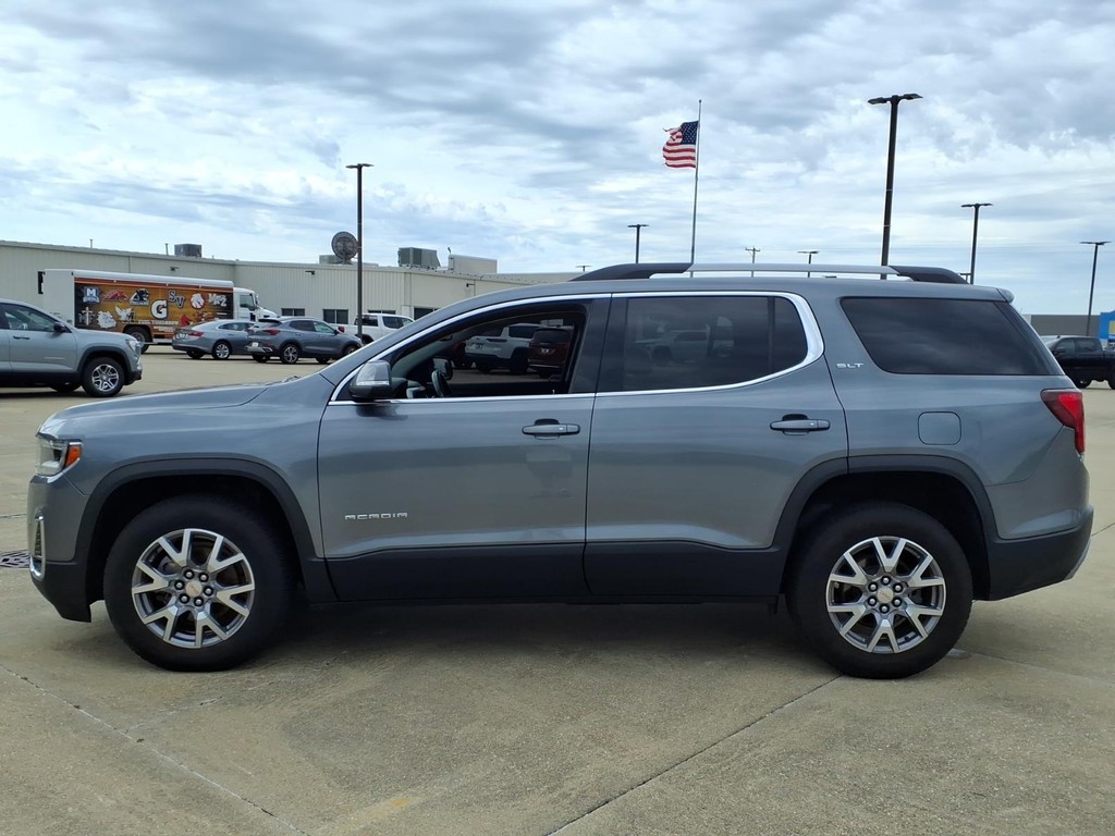 GMC Acadia Vehicle Full-screen Gallery Image 2