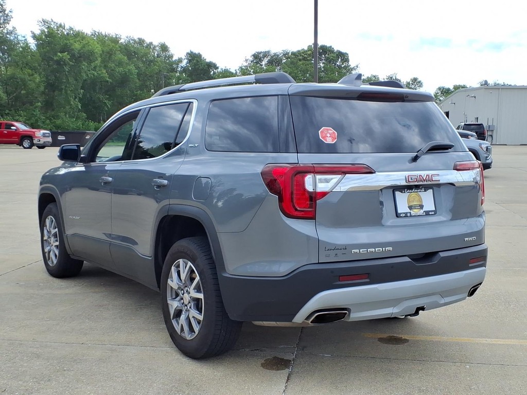 GMC Acadia Vehicle Full-screen Gallery Image 3