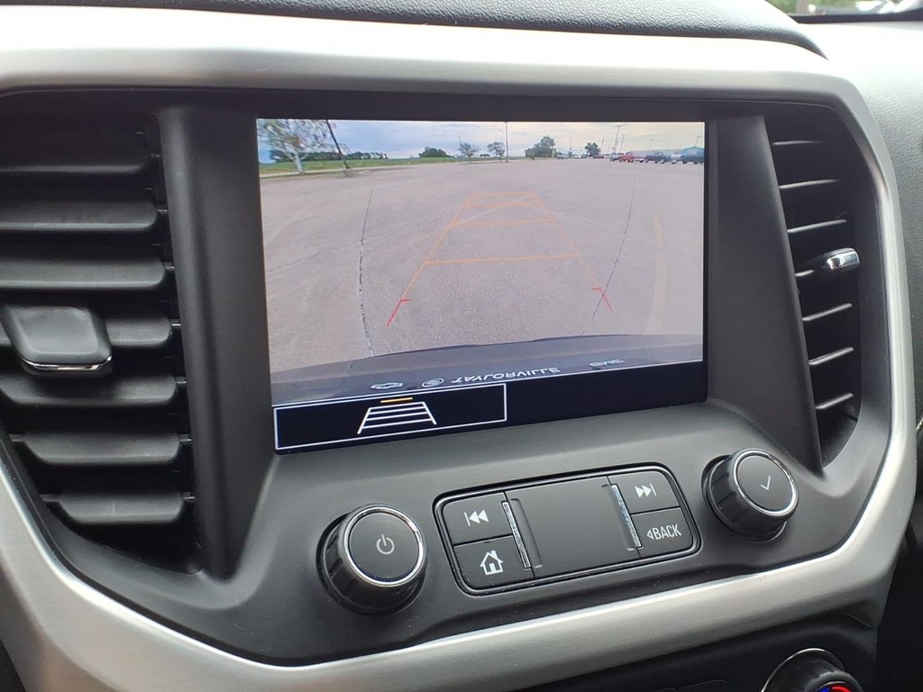 GMC Acadia Vehicle Full-screen Gallery Image 9