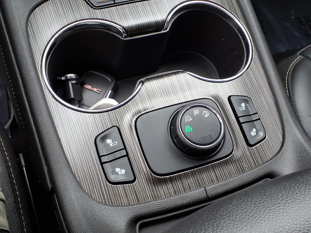 GMC Acadia Vehicle Full-screen Gallery Image 11