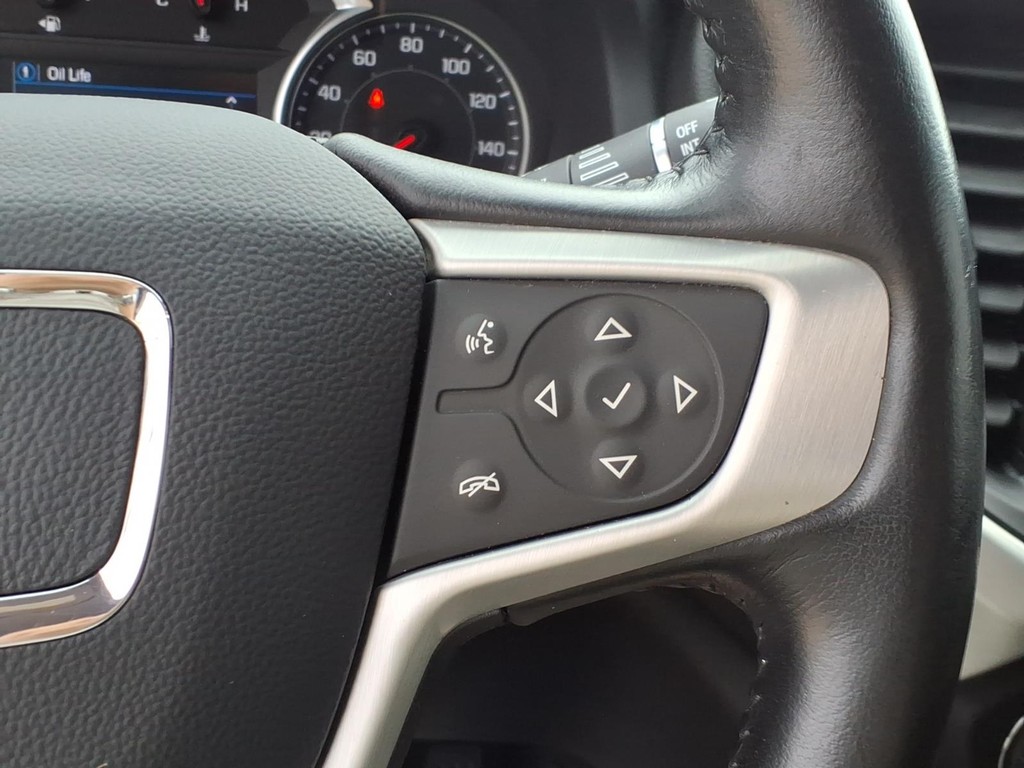 GMC Acadia Vehicle Full-screen Gallery Image 13