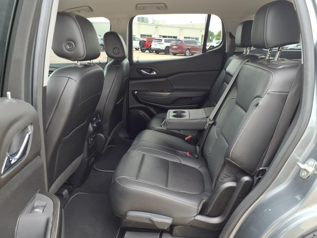 GMC Acadia Vehicle Full-screen Gallery Image 17