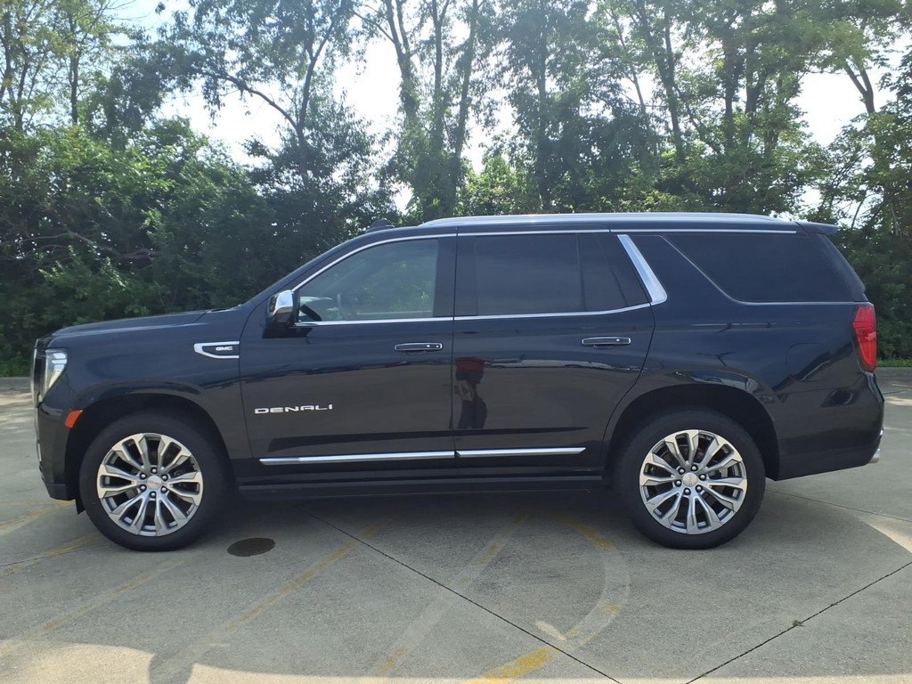 GMC Yukon Vehicle Full-screen Gallery Image 2