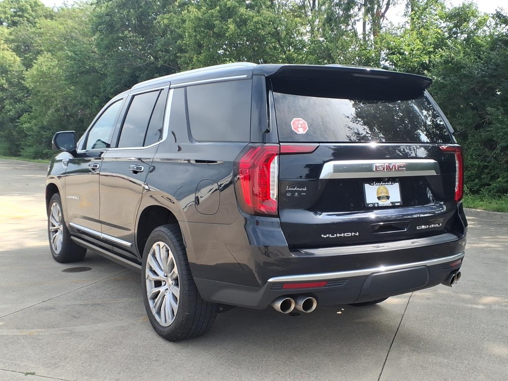 GMC Yukon Vehicle Full-screen Gallery Image 3