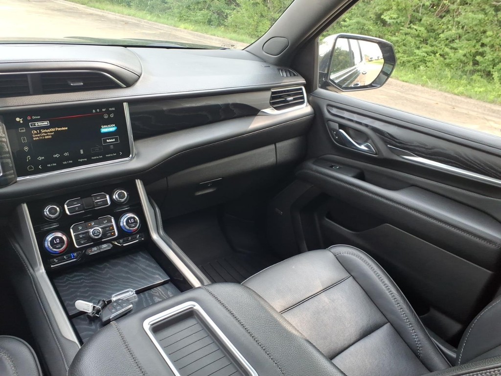 GMC Yukon Vehicle Full-screen Gallery Image 6
