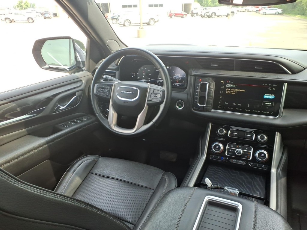 GMC Yukon Vehicle Full-screen Gallery Image 7