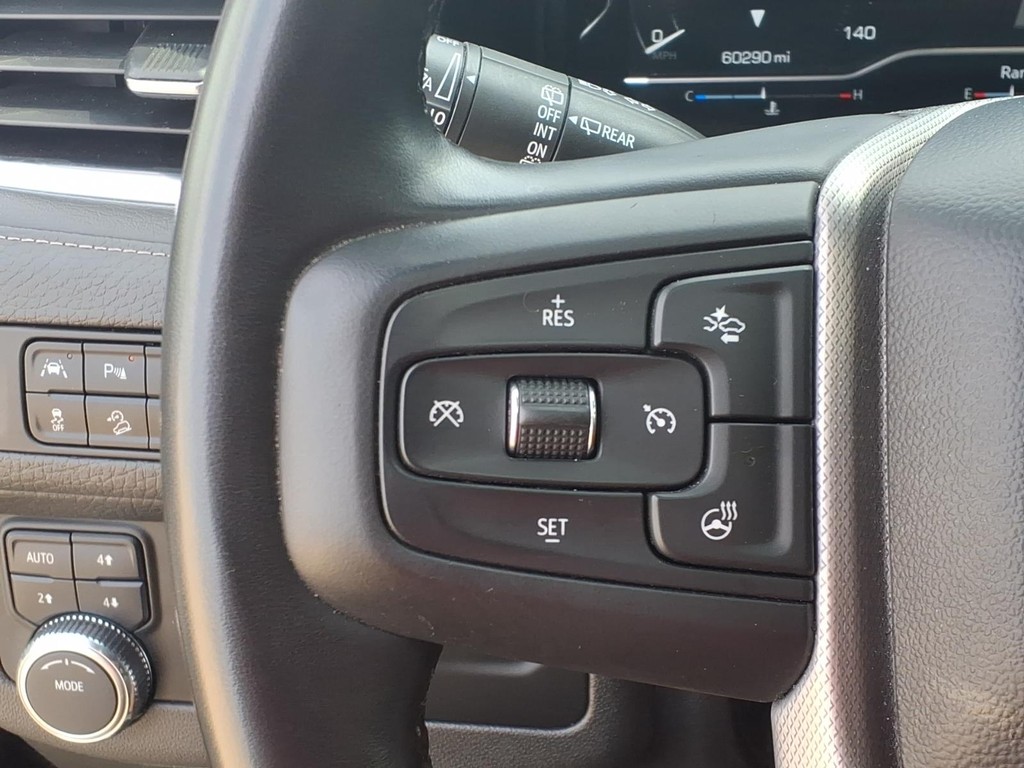 GMC Yukon Vehicle Full-screen Gallery Image 12