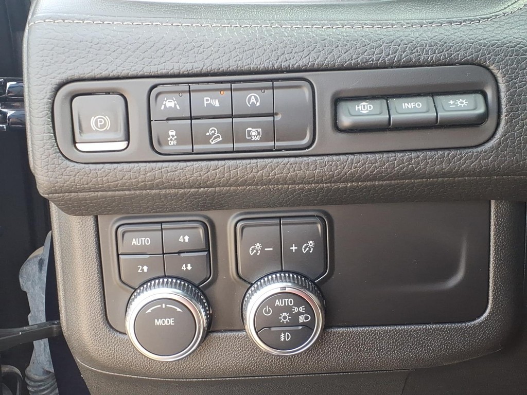 GMC Yukon Vehicle Full-screen Gallery Image 15